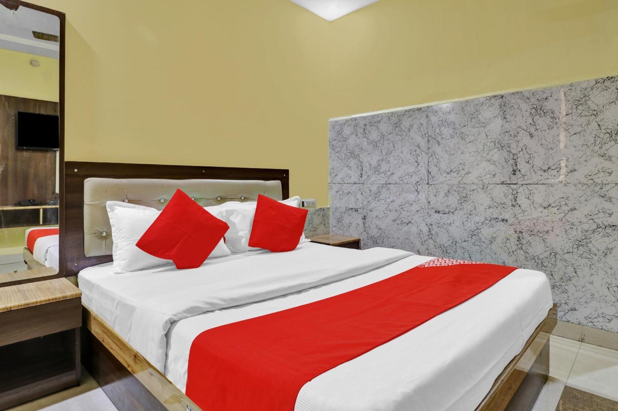 Capital O Royal Inn Near Laskar Gwalior Ngoại thất bức ảnh
