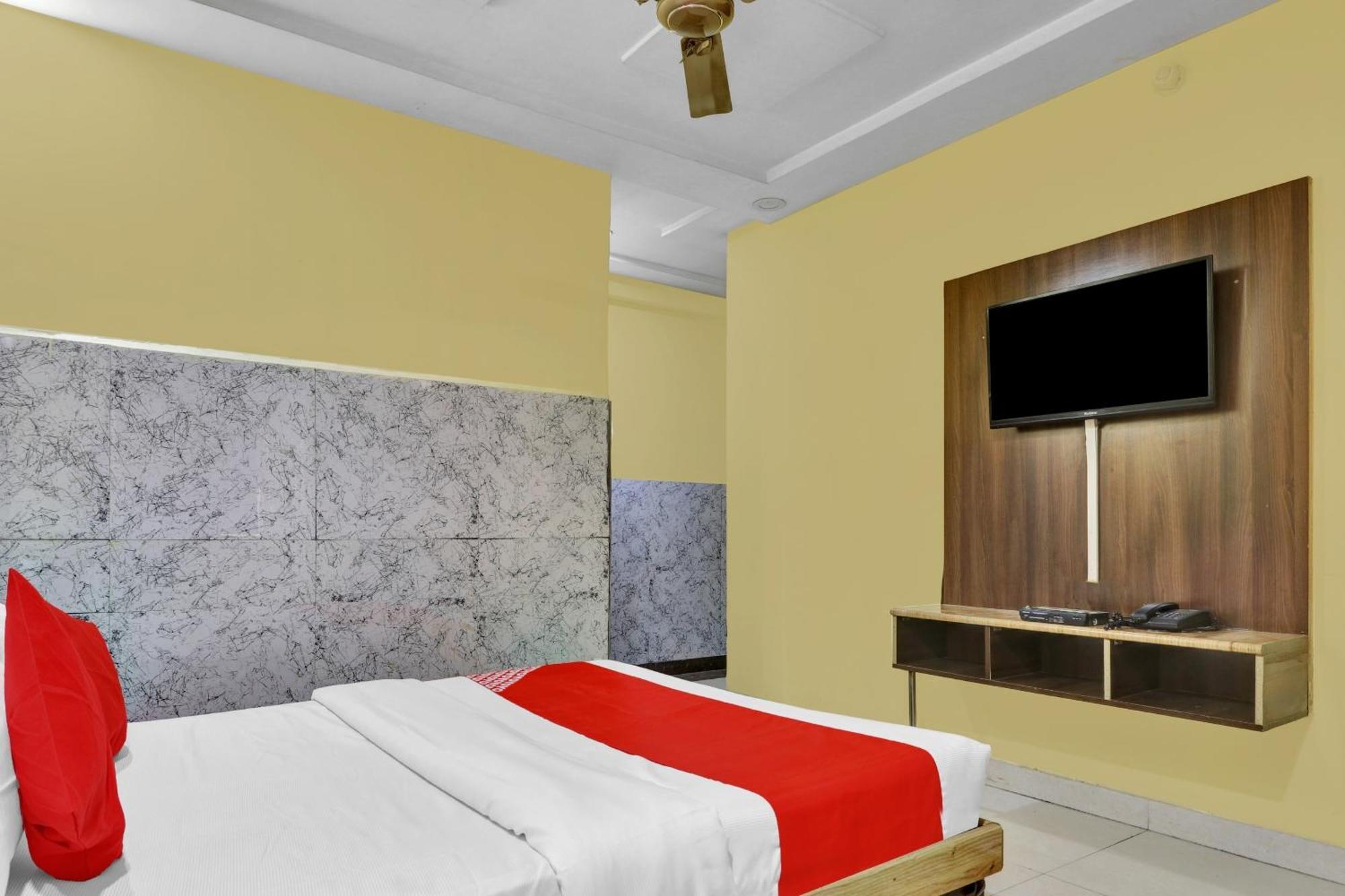 Capital O Royal Inn Near Laskar Gwalior Ngoại thất bức ảnh