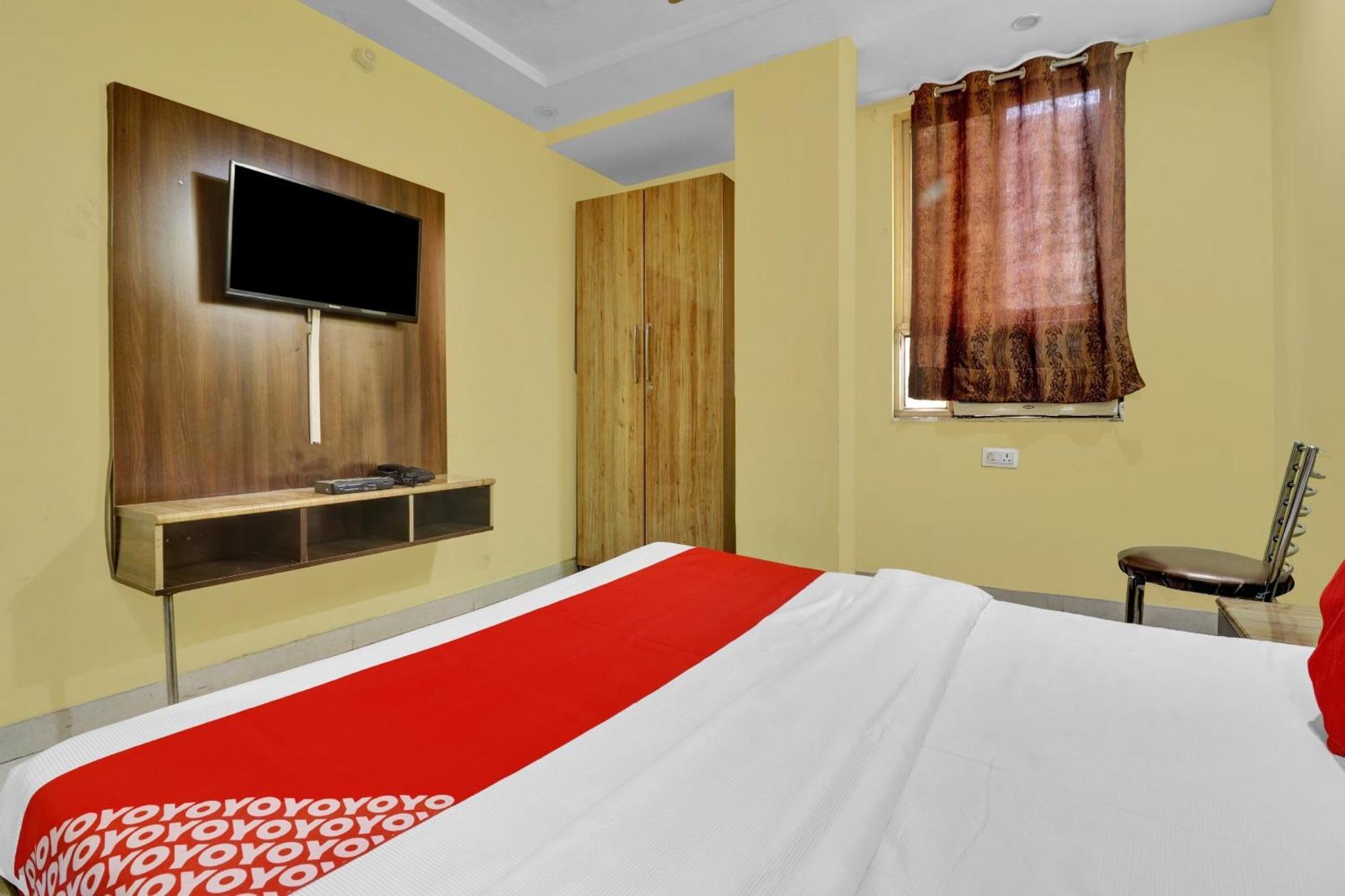 Capital O Royal Inn Near Laskar Gwalior Ngoại thất bức ảnh