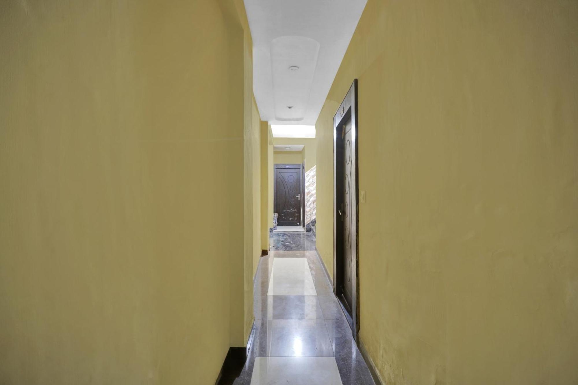 Capital O Royal Inn Near Laskar Gwalior Ngoại thất bức ảnh