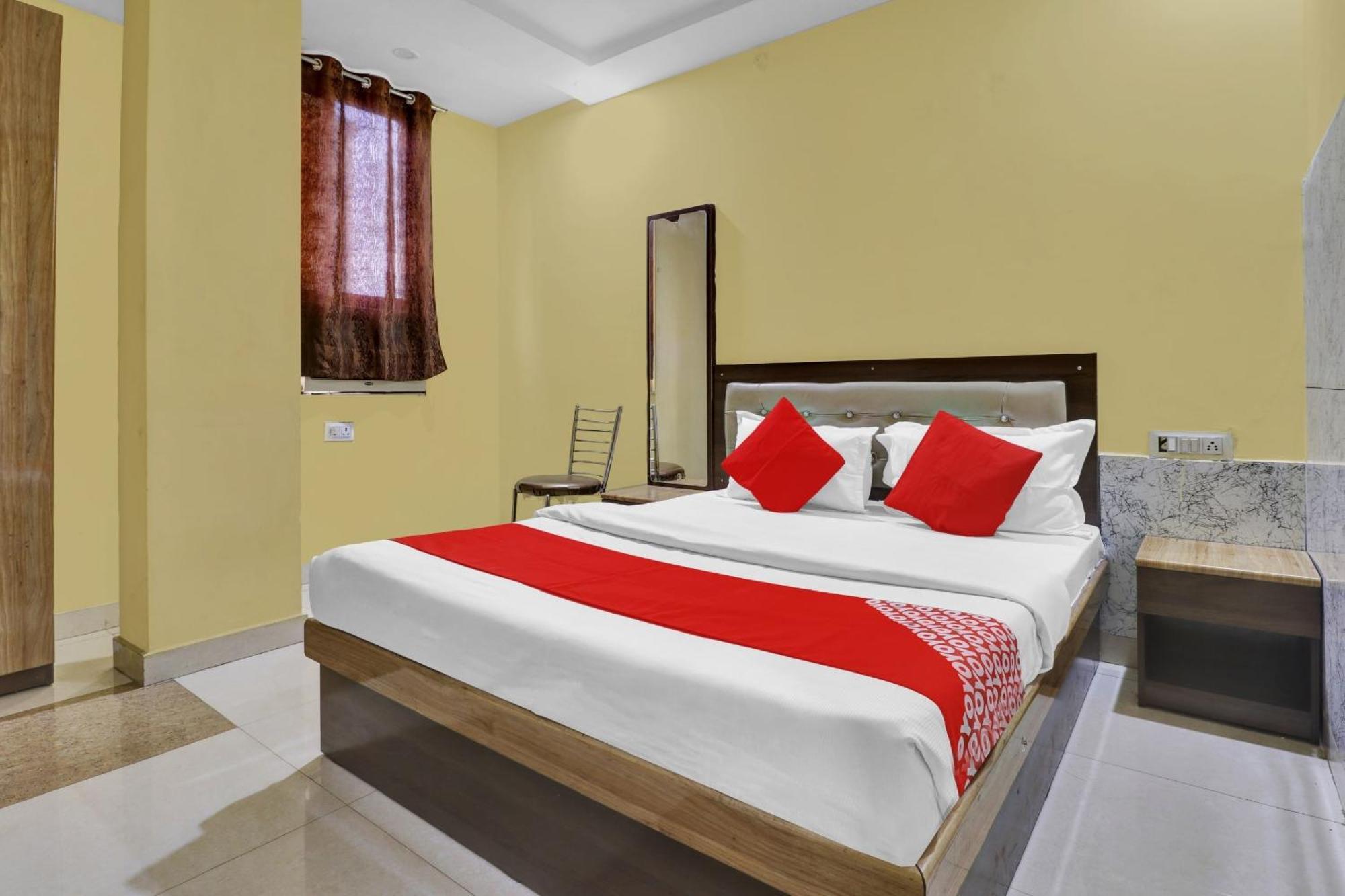 Capital O Royal Inn Near Laskar Gwalior Ngoại thất bức ảnh