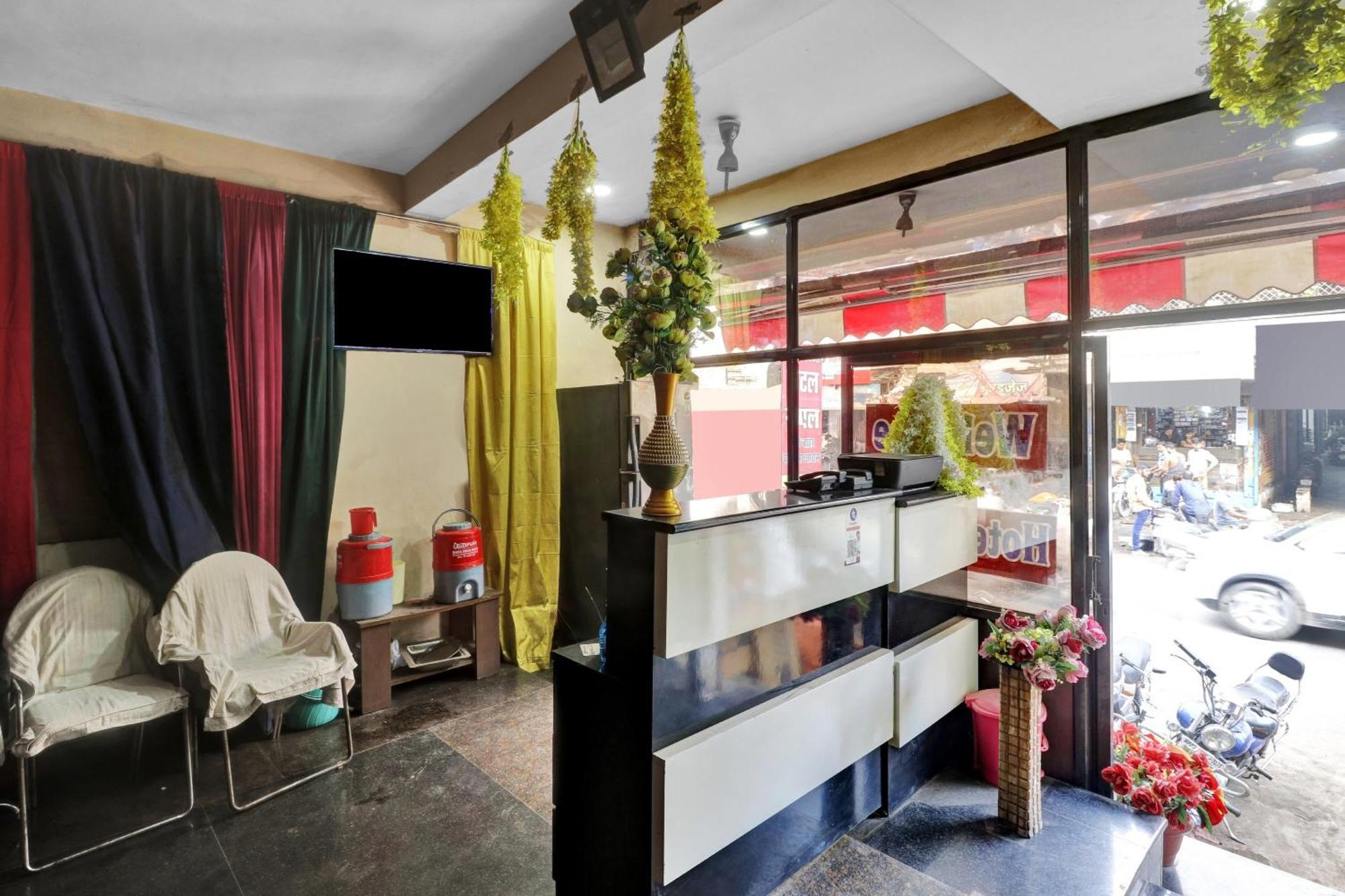 Capital O Royal Inn Near Laskar Gwalior Ngoại thất bức ảnh