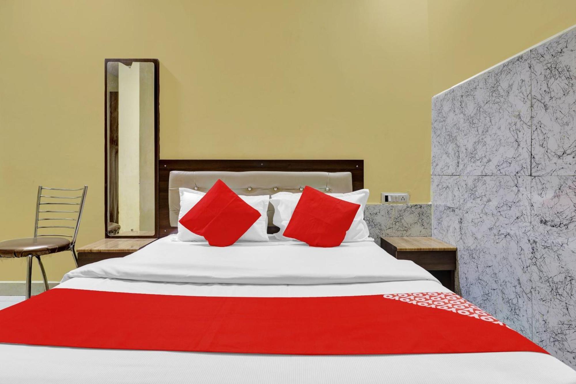 Capital O Royal Inn Near Laskar Gwalior Ngoại thất bức ảnh